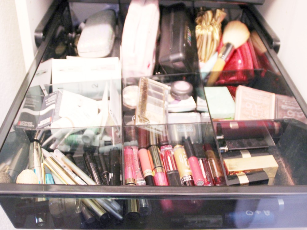 Kosmetik aussortieren