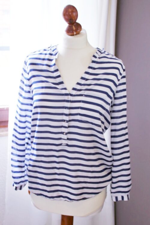 Ringelbluse mit gemässigtem V-Ausschnitt