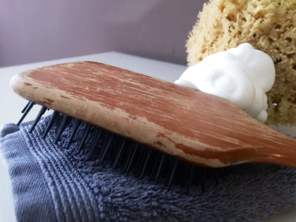 In 3 Schritten saubere Haarbürsten – oder warum es sich lohnt seine Accessoires zu pflegen