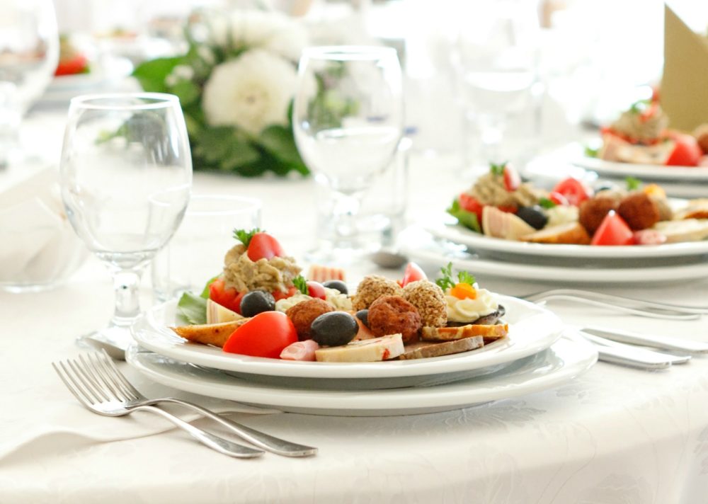 Tisch perfekt gedeckt