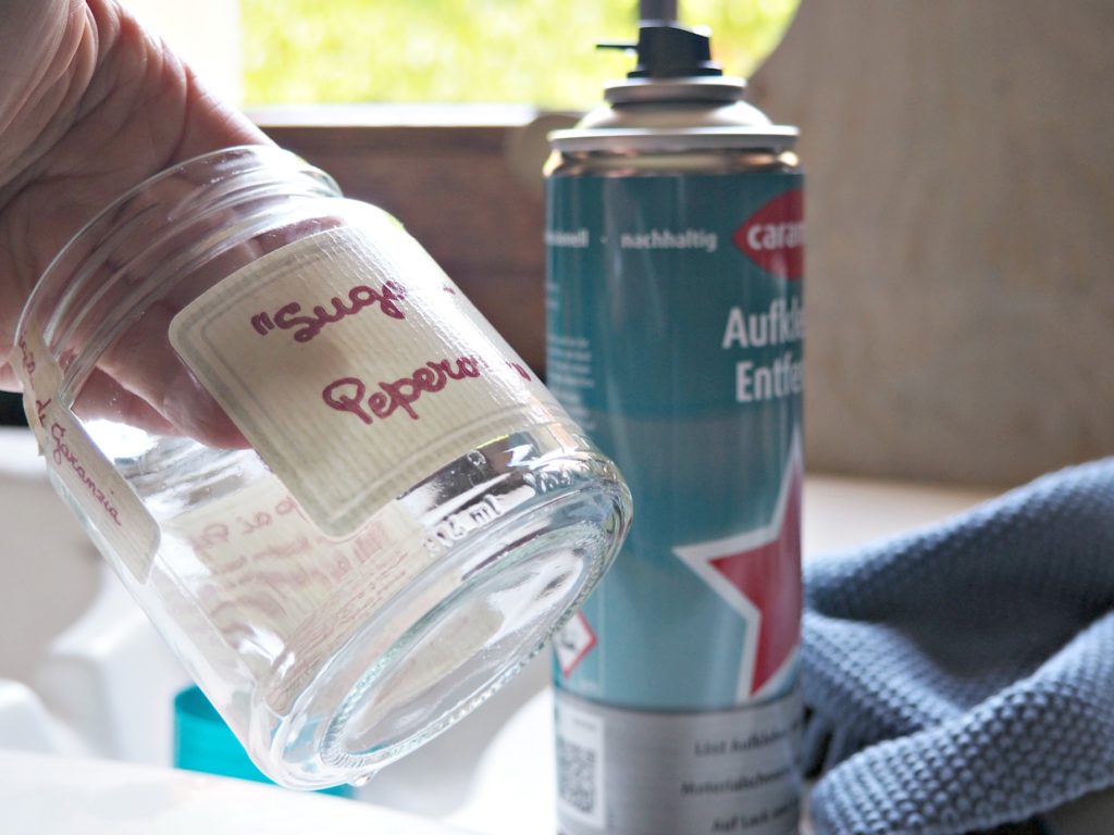 Aufkleber entfernen mit Caramba