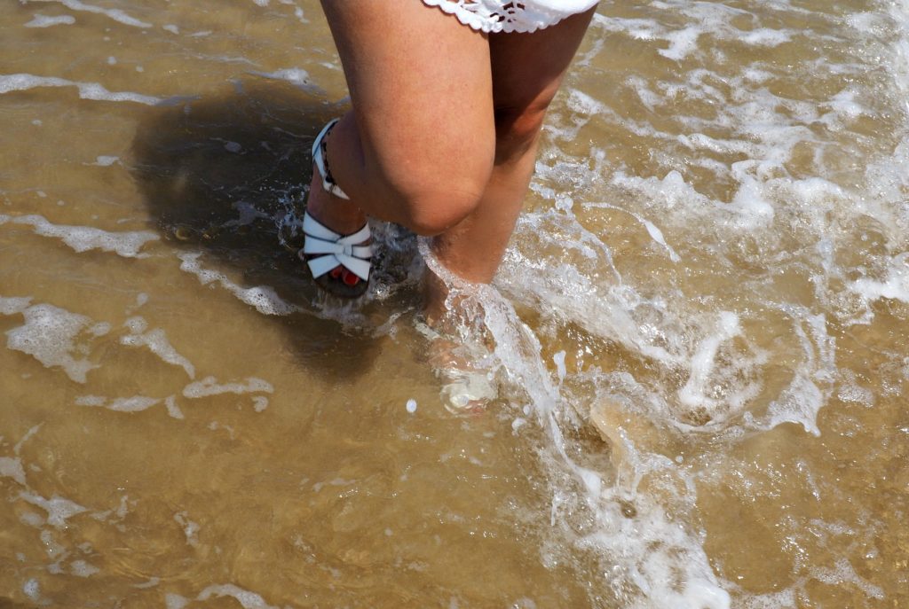  Salt Water Sandals am Strand