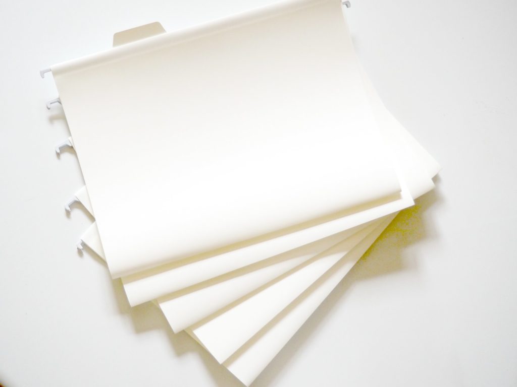 weiße Hängeregister