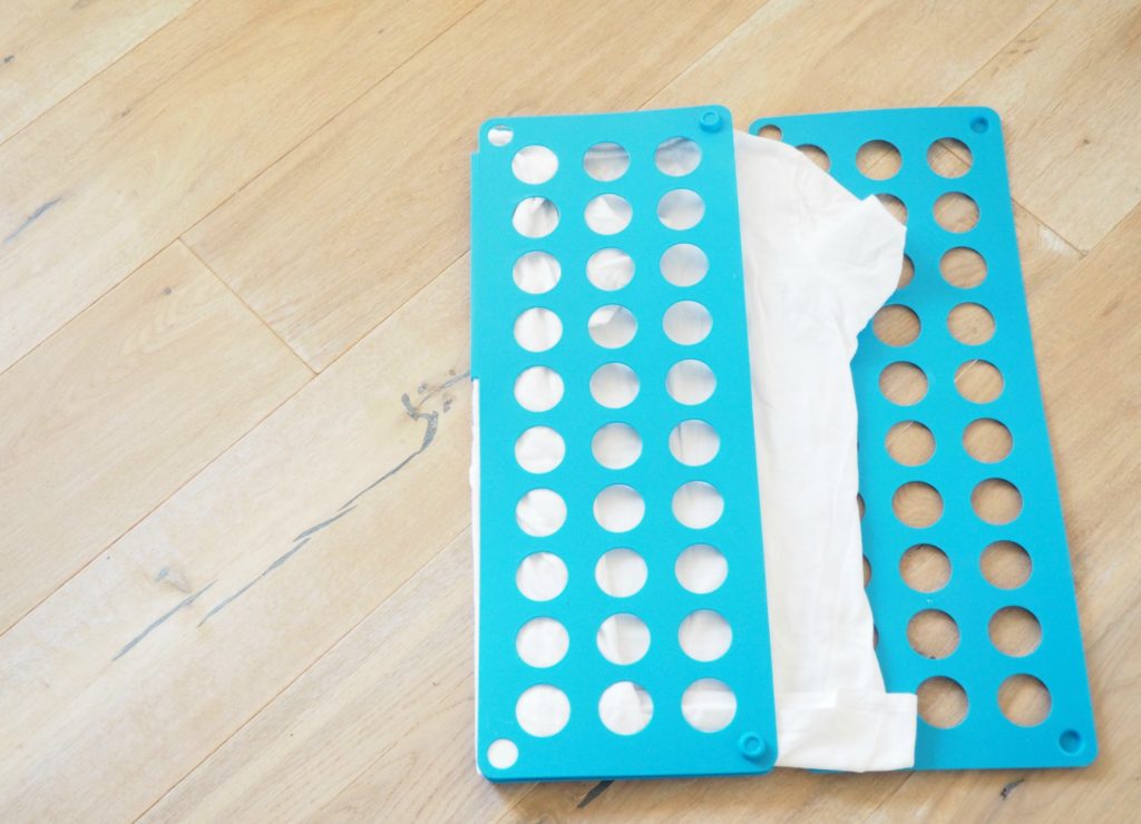 Shirts falten mit faltbrett