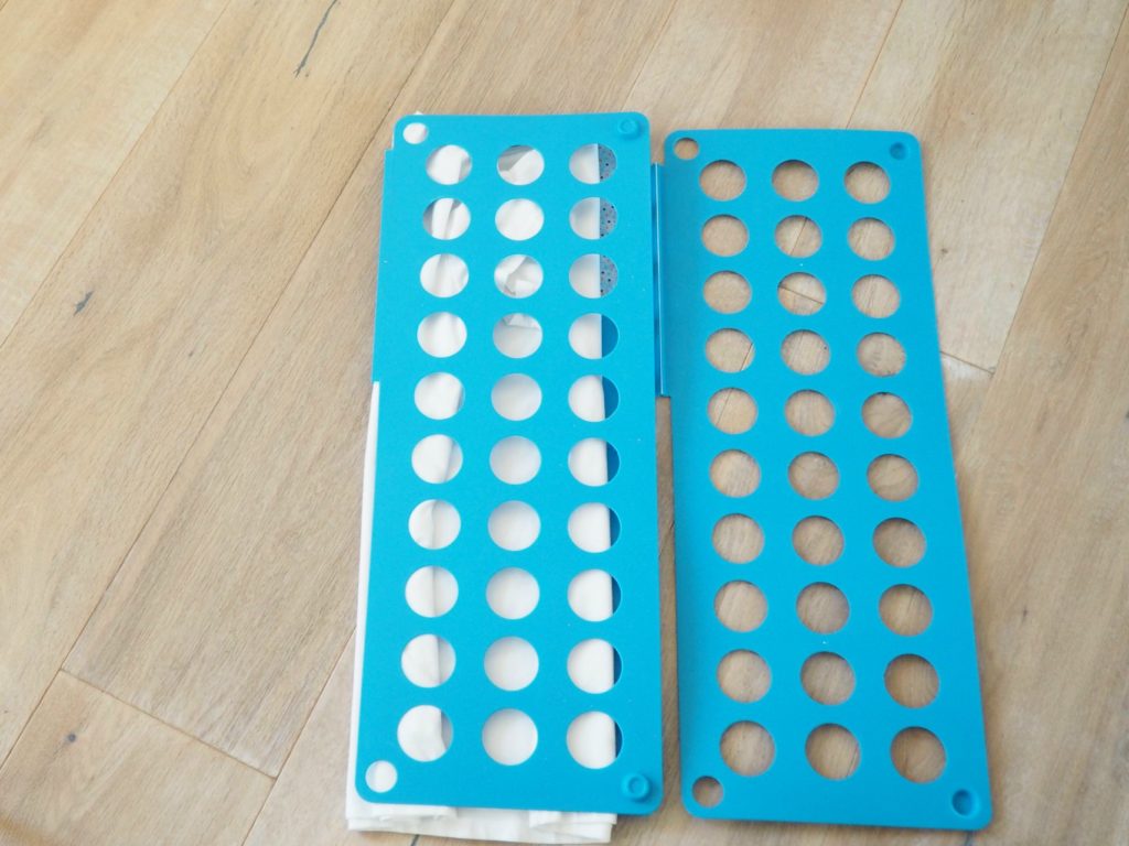 Shirts falten mit faltbrett