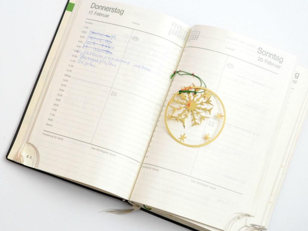 Weihnachtsdeko verstauen