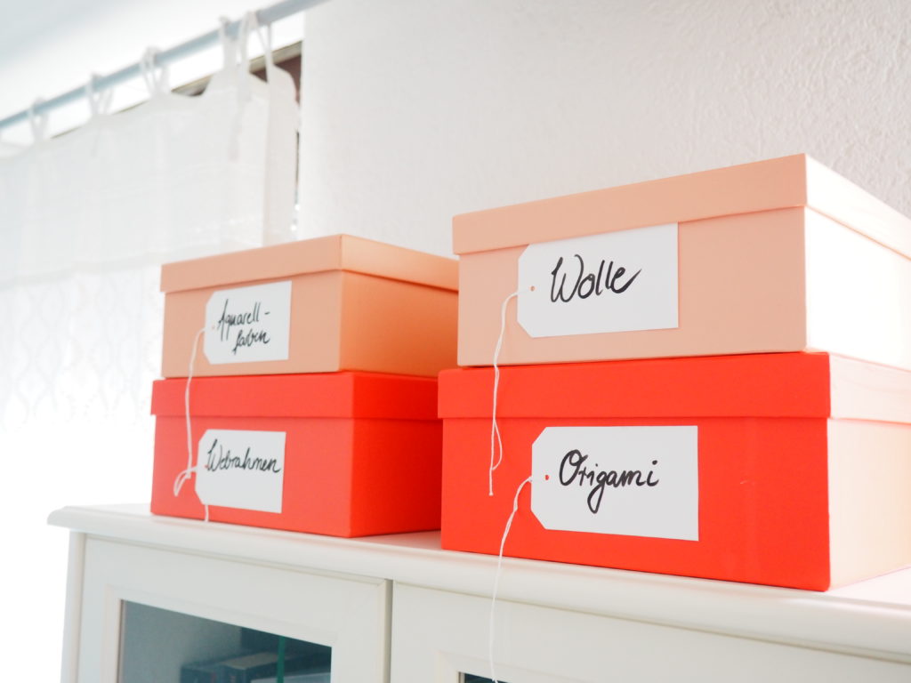 einheitliche Kartons lassen gleich alles viel aufgeräumter wirken