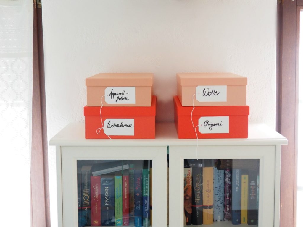 einheitliche Kartons lassen gleich alles viel aufgeräumter wirken