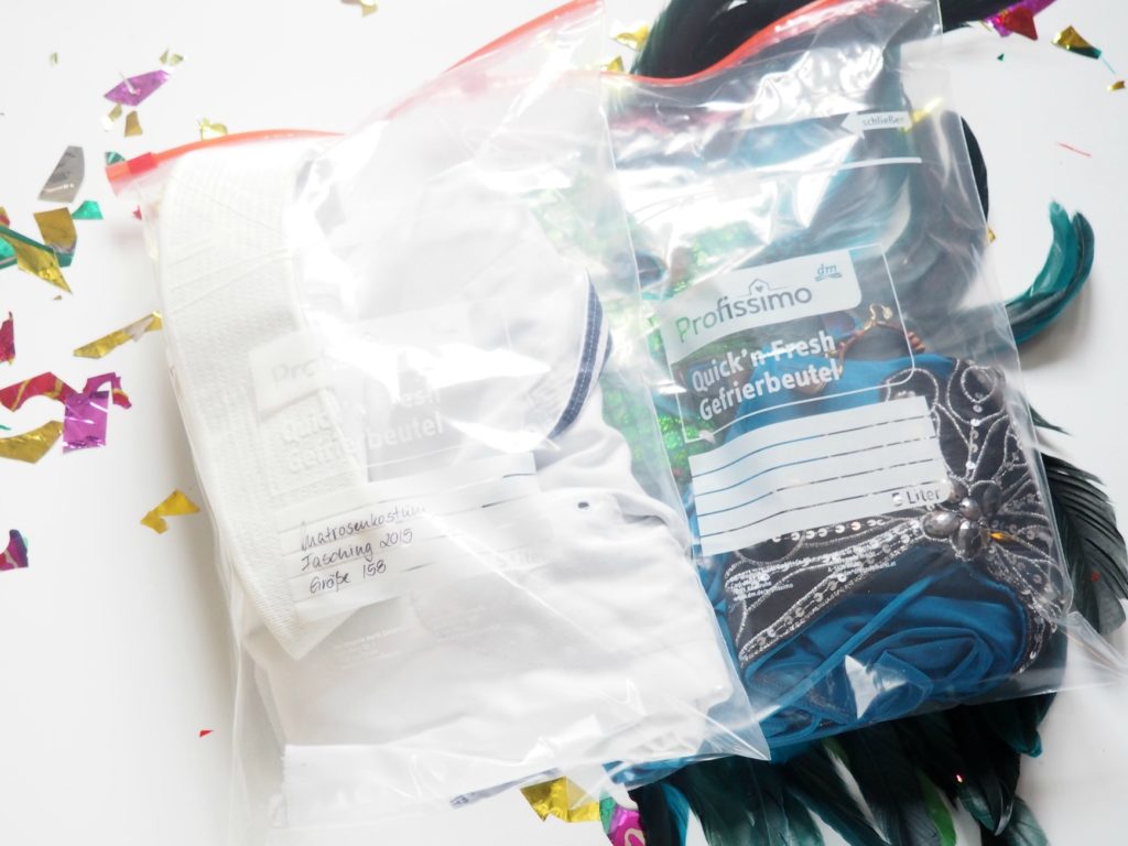 Faschingskostüme aufräumen