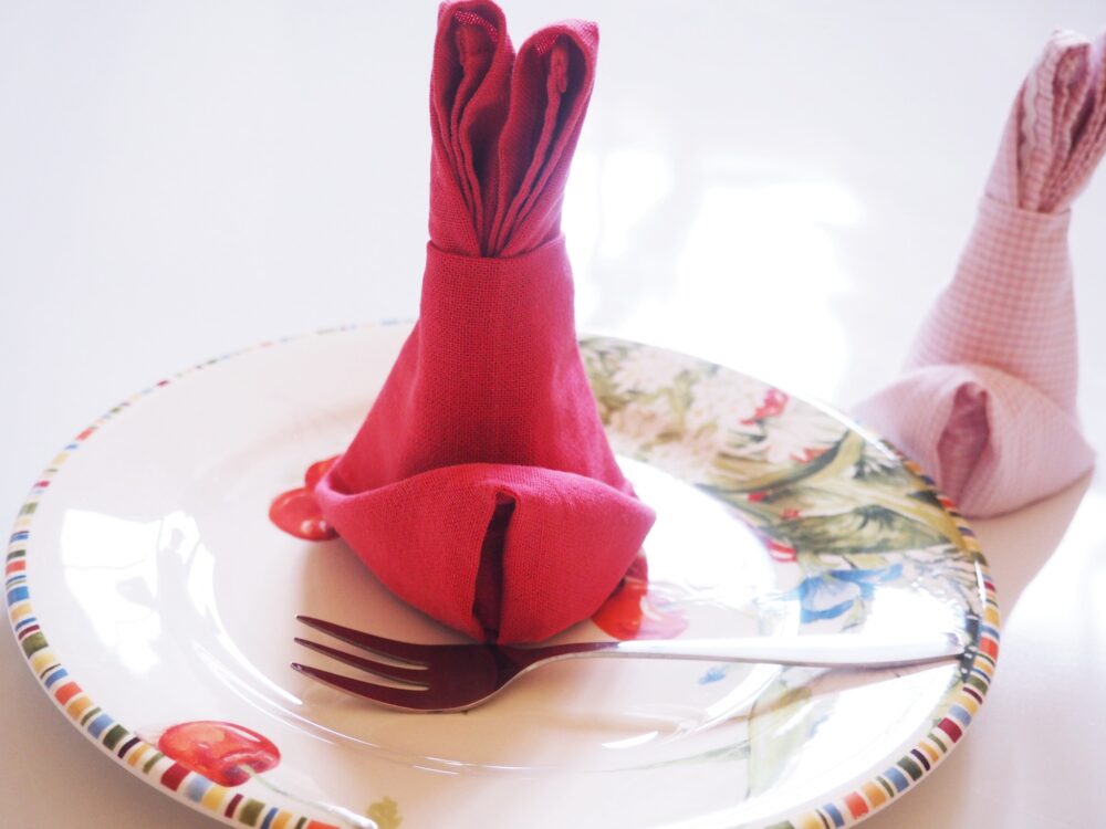 Servietten als Osterhasen falten und ein paar Tipps zur korrekten Verwendung von Servietten