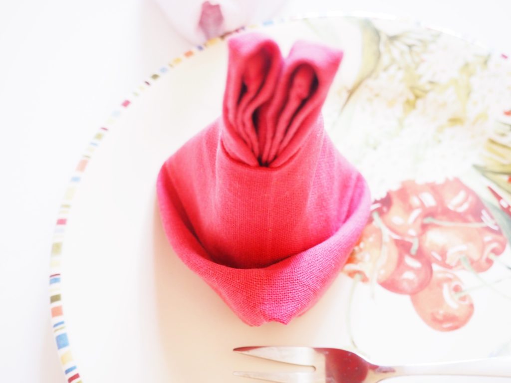 Servietten als Hasen falten