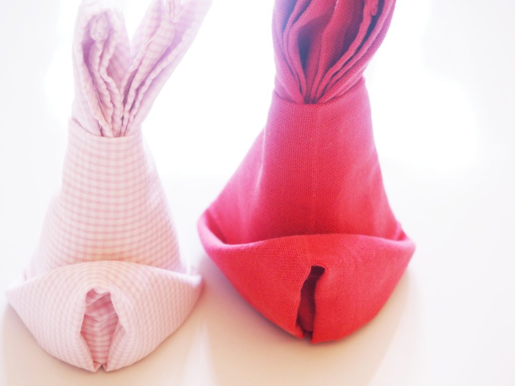 Servietten als Hasen falten