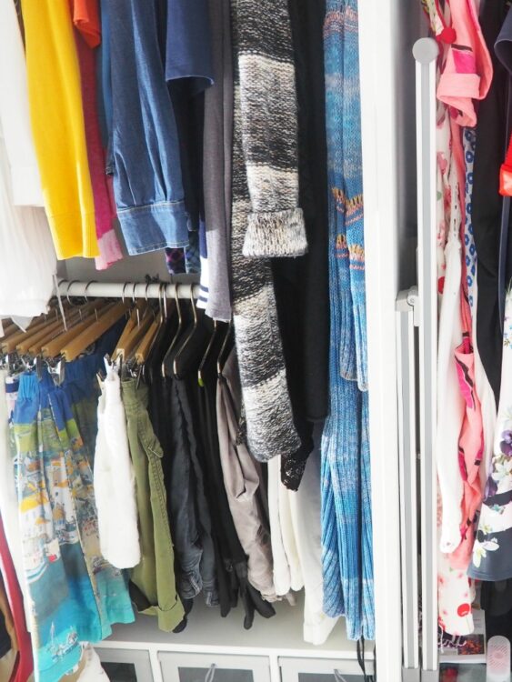 Schmale Trittleiter von Wenko für den begehbaren Kleiderschrank