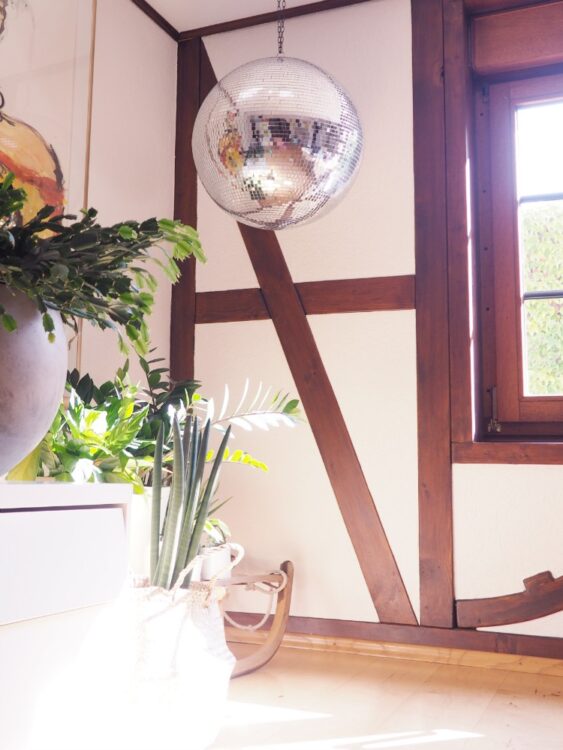 Schlitten und Discokugel