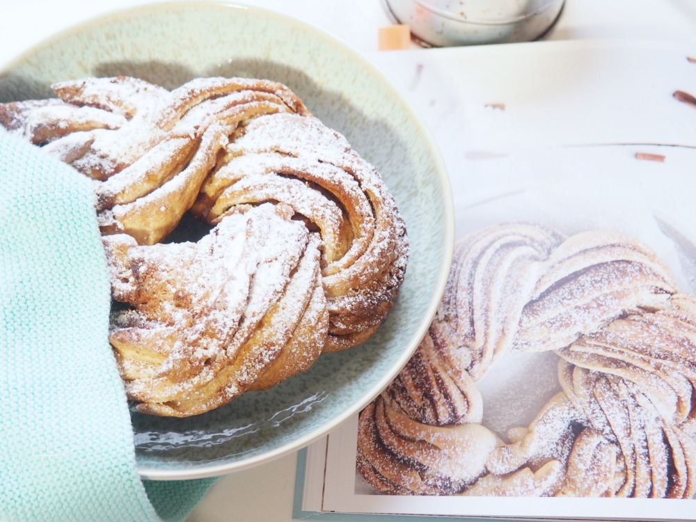 Bücherliebe im Oktober – Zimtkranz, ein Thermomix-Backbuch und liebe Grüße