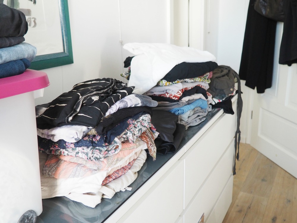 Kleiderschrank aufräumen
