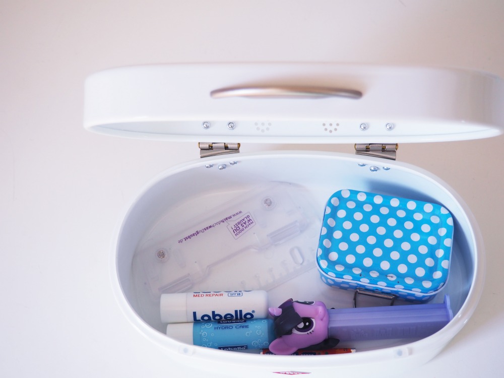 Kinderschreibtisch aufräumen