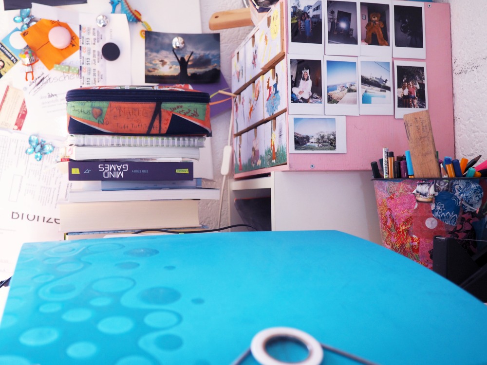 Kinderschreibtisch aufräumen