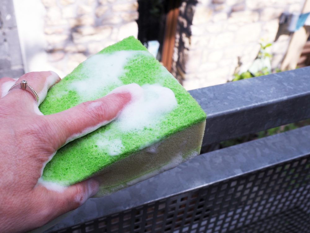 Frühjahrsputz auf dem Balkon mit Procter Gamble