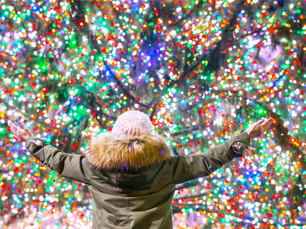 Weihnachtsbaum by travnikovstudio Den perfekten Weihnachtsbaum schmücken