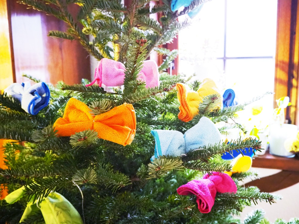 Klebrige Plätzchenbackhände & Wollmausversammlungen – ich verlose Sauberkeit für die Feiertage von Spontex