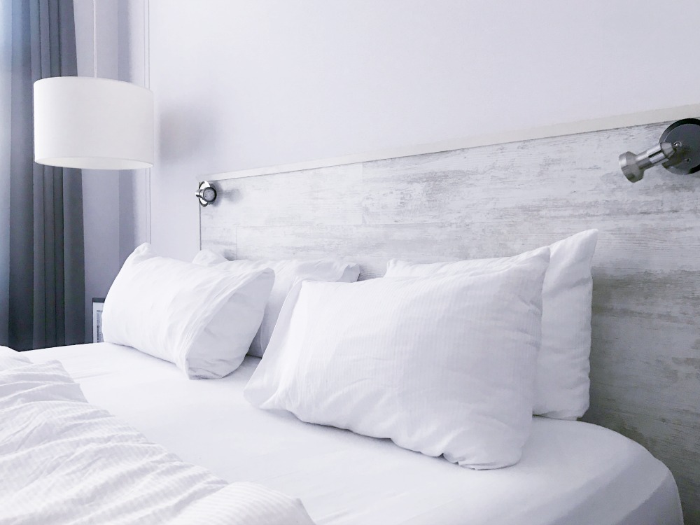 Schlafzimmer aufraeumen