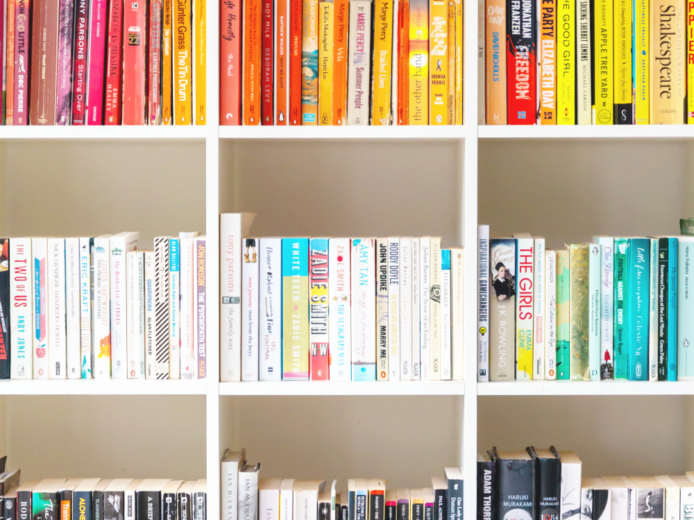 Bücher nach Regenbogen sortieren