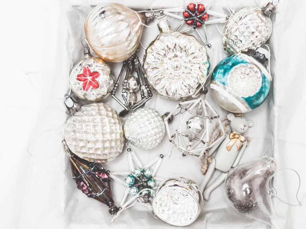 Weihnachtsdeko verstauen