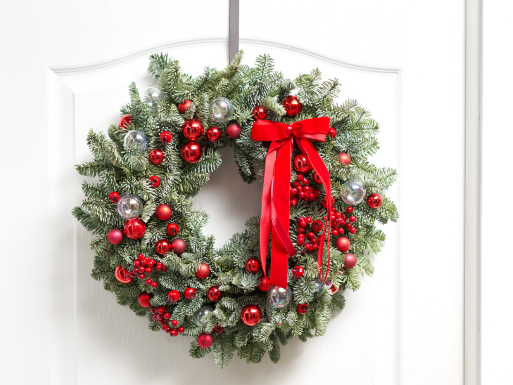 Türkranz aufhängen