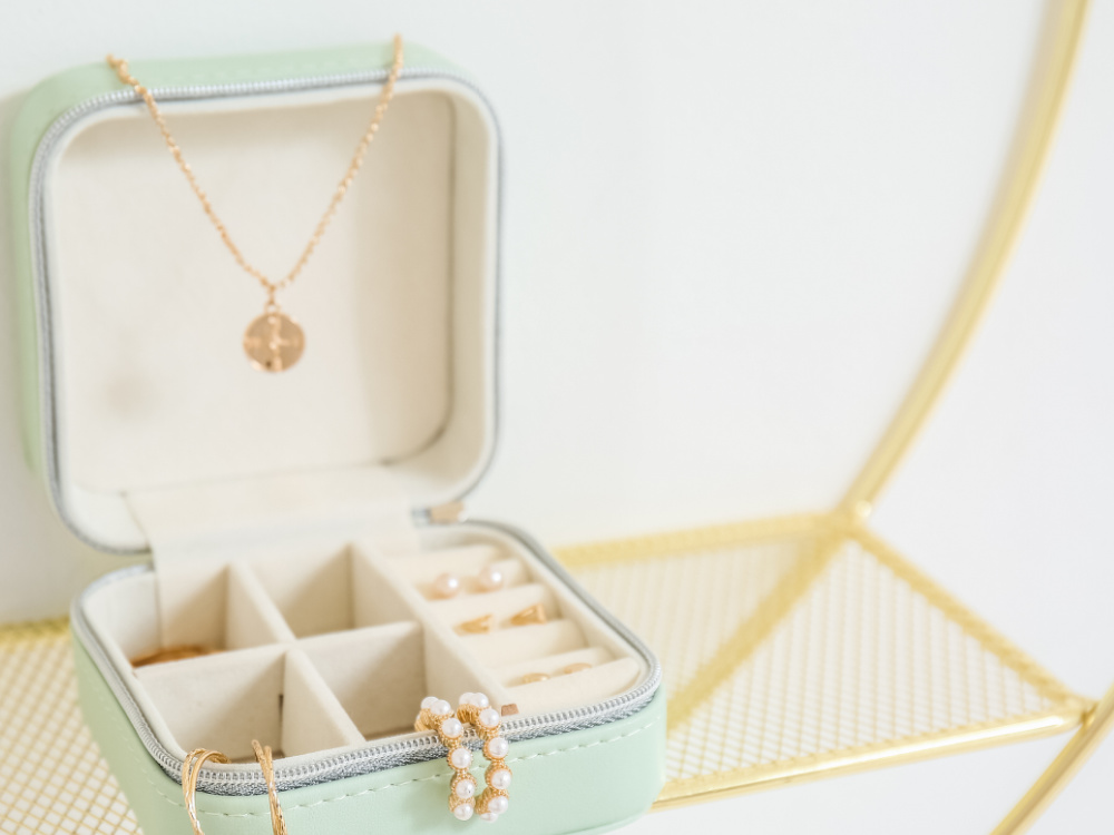 Schmuck aussortieren