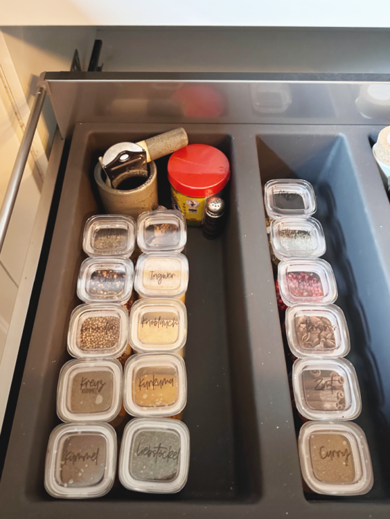 Lieblingsglas Gewürzgläser in Schublade Gläser auswählen